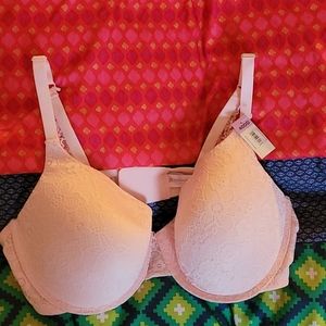 No Boundaries 40DD push up bra, lacy, pretty